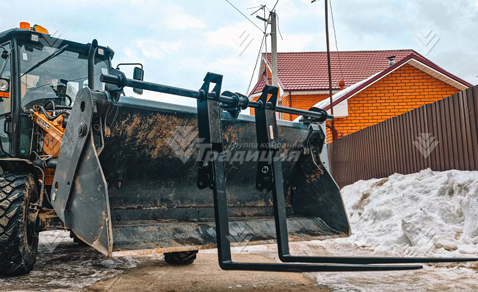 Вилы откидные паллетные Impulse PF2000 на ковш Terex 820/840/860 - TLB840 картинка 634940